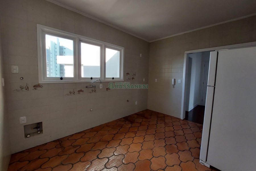 Apartamento com 150m², 3 dormitórios, 3 vagas, no bairro Exposição em Caxias do Sul para Alugar