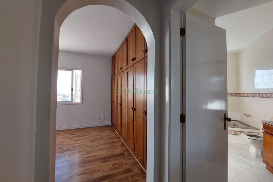 Apartamento com 150m², 3 dormitórios, 3 vagas, no bairro Exposição em Caxias do Sul para Alugar