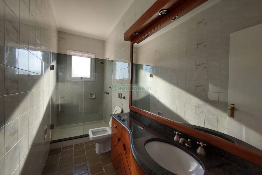 Apartamento com 150m², 3 dormitórios, 3 vagas, no bairro Exposição em Caxias do Sul para Alugar
