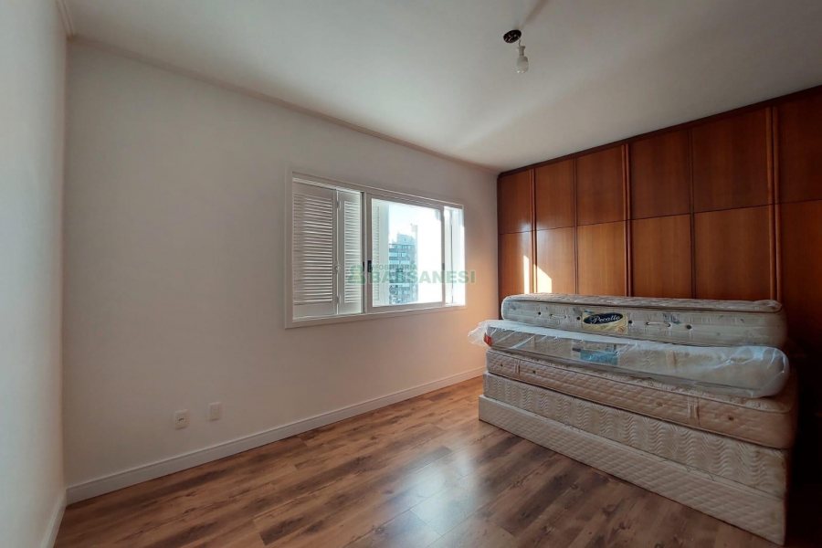 Apartamento com 150m², 3 dormitórios, 3 vagas, no bairro Exposição em Caxias do Sul para Alugar