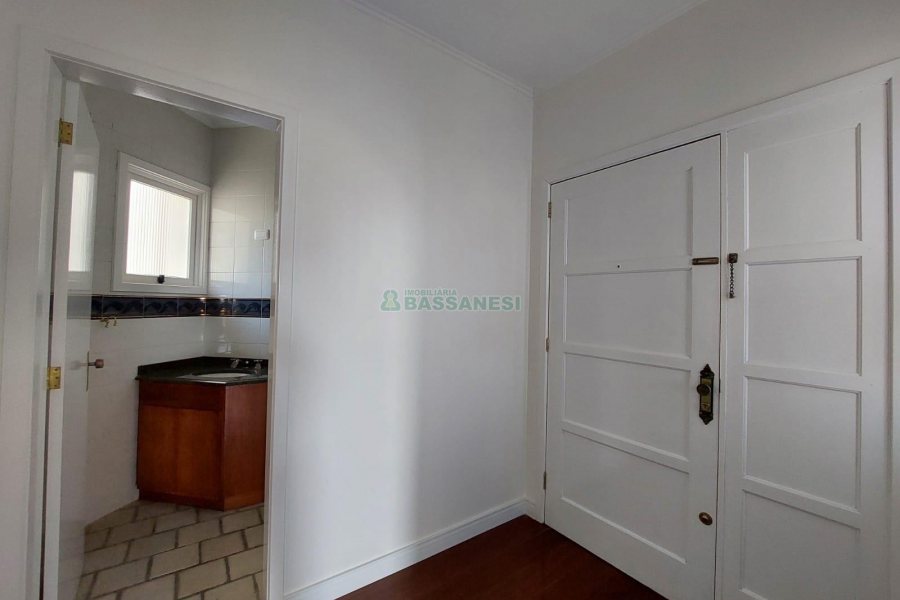 Apartamento com 150m², 3 dormitórios, 3 vagas, no bairro Exposição em Caxias do Sul para Alugar