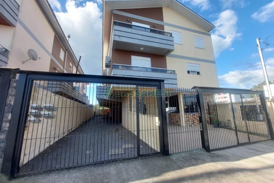 Sobrado com 90m², 2 dormitórios, 1 vaga, no bairro São Luiz em Caxias do Sul para Comprar