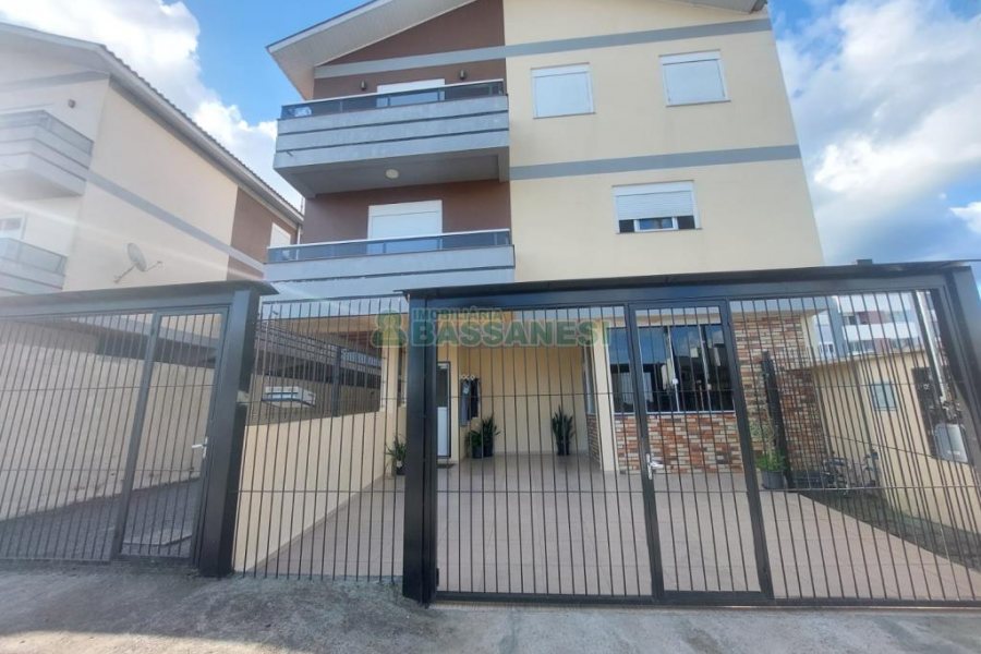 Sobrado com 90m², 2 dormitórios, 1 vaga, no bairro São Luiz em Caxias do Sul para Comprar