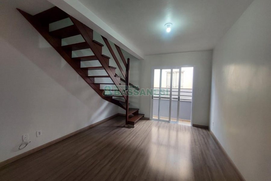 Sobrado com 90m², 2 dormitórios, 1 vaga, no bairro São Luiz em Caxias do Sul para Comprar