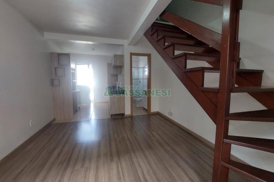 Sobrado com 90m², 2 dormitórios, 1 vaga, no bairro São Luiz em Caxias do Sul para Comprar