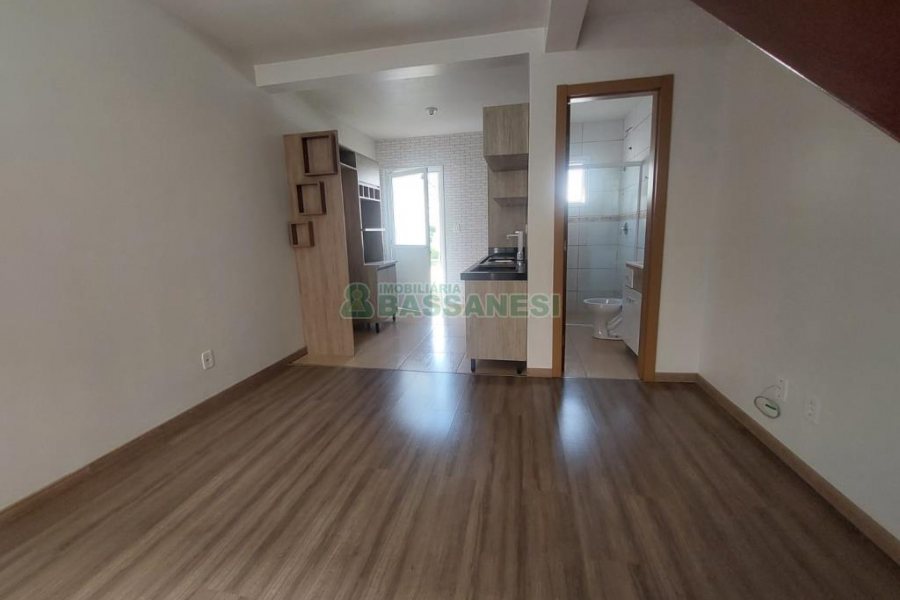 Sobrado com 90m², 2 dormitórios, 1 vaga, no bairro São Luiz em Caxias do Sul para Comprar