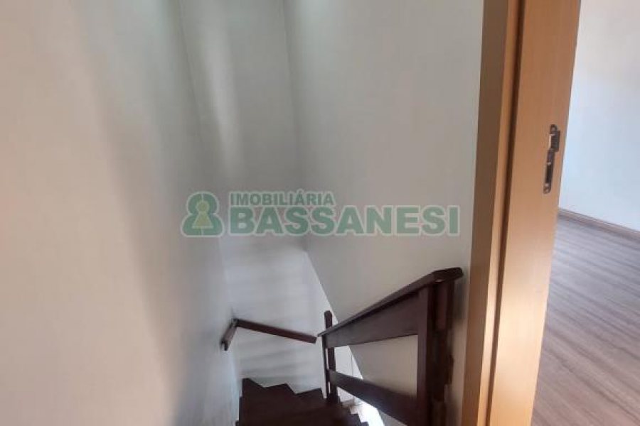 Sobrado com 90m², 2 dormitórios, 1 vaga, no bairro São Luiz em Caxias do Sul para Comprar