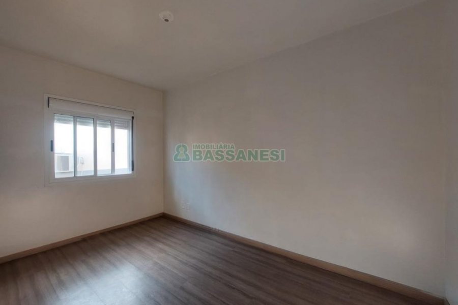 Sobrado com 90m², 2 dormitórios, 1 vaga, no bairro São Luiz em Caxias do Sul para Comprar