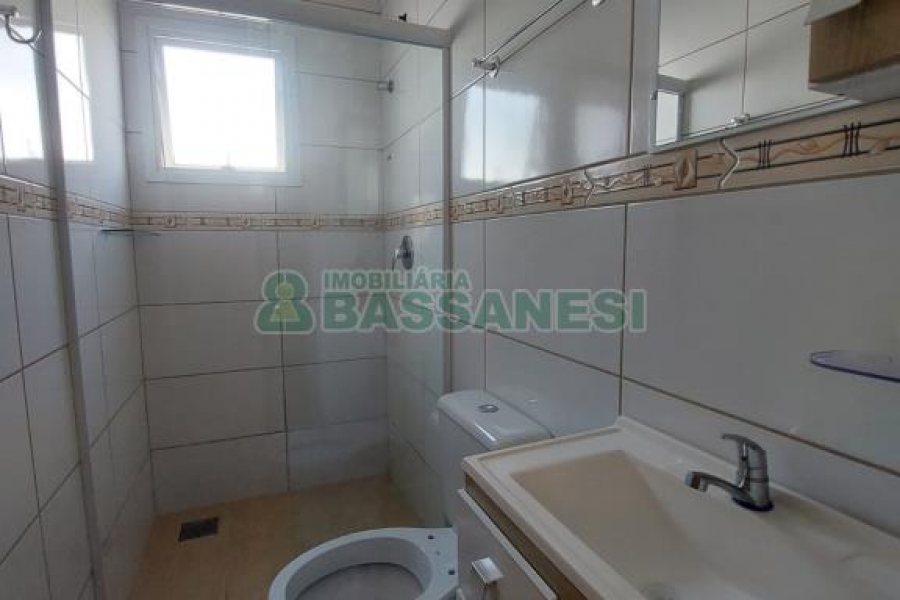 Sobrado com 90m², 2 dormitórios, 1 vaga, no bairro São Luiz em Caxias do Sul para Comprar