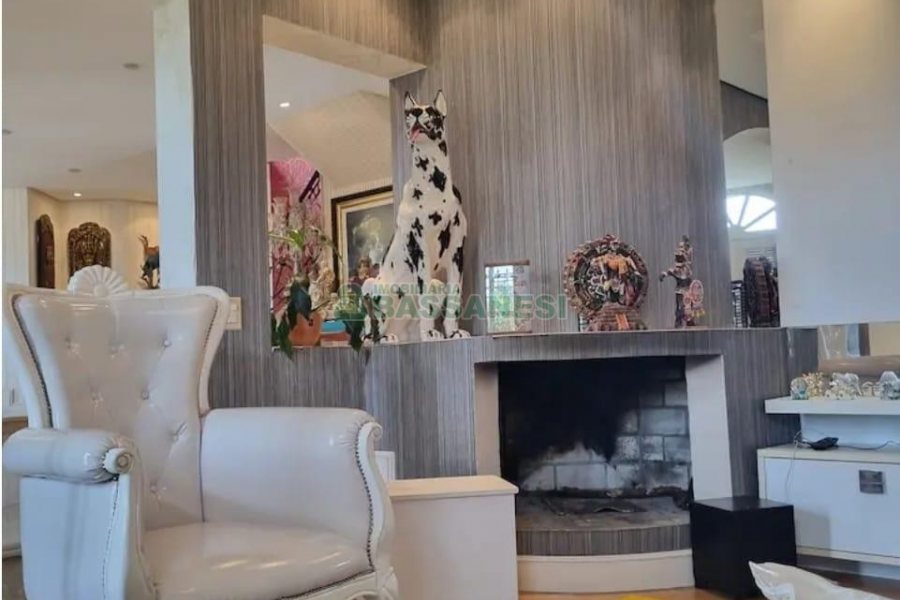 Casa Mobiliada com 320m², 3 dormitórios, 3 vagas, no bairro Vinhedos em Caxias do Sul para Alugar