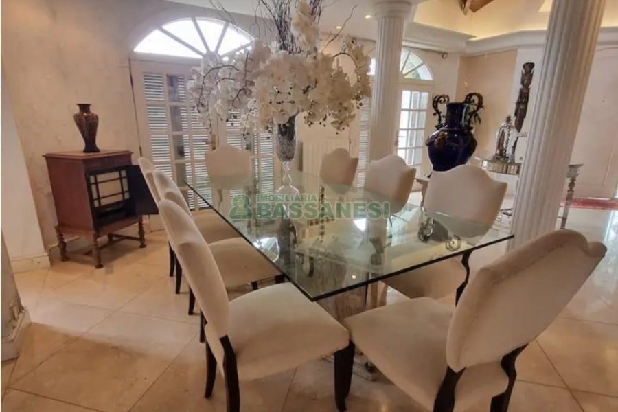 Casa Mobiliada com 320m², 3 dormitórios, 3 vagas, no bairro Vinhedos em Caxias do Sul para Alugar