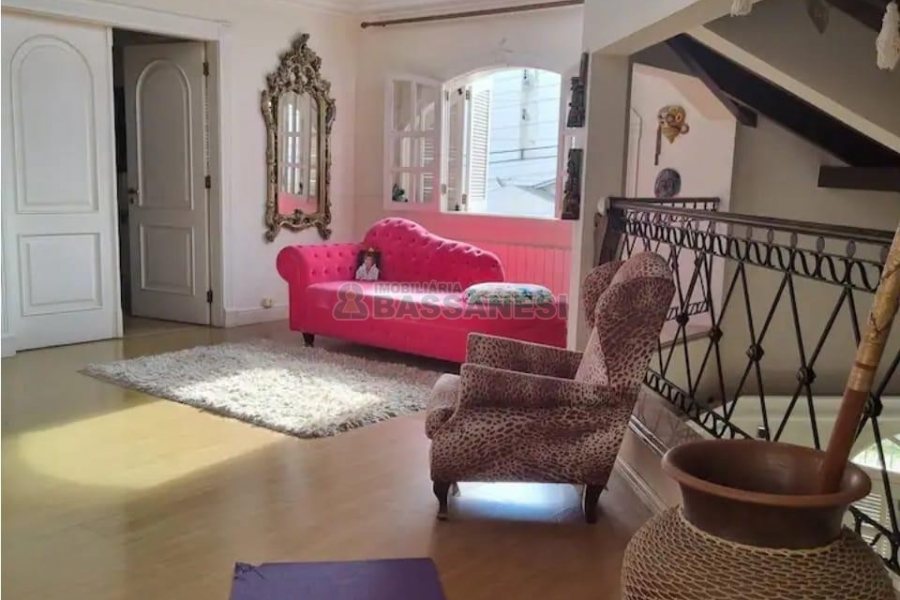 Casa Mobiliada com 320m², 3 dormitórios, 3 vagas, no bairro Vinhedos em Caxias do Sul para Alugar