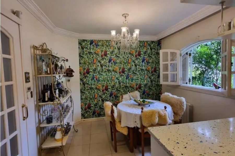 Casa Mobiliada com 320m², 3 dormitórios, 3 vagas, no bairro Vinhedos em Caxias do Sul para Alugar