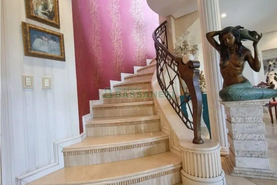 Casa Mobiliada com 320m², 3 dormitórios, 3 vagas, no bairro Vinhedos em Caxias do Sul para Alugar