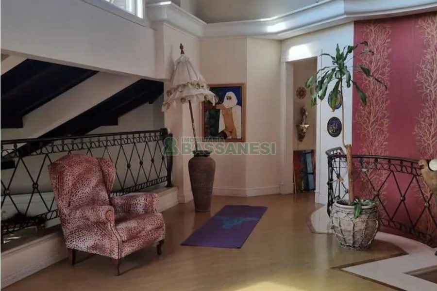 Casa Mobiliada com 320m², 3 dormitórios, 3 vagas, no bairro Vinhedos em Caxias do Sul para Alugar