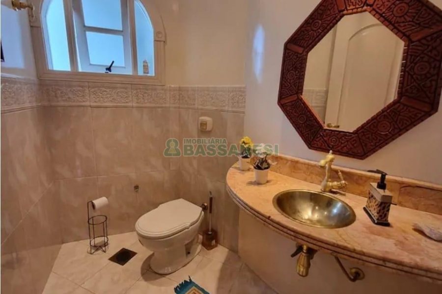 Casa Mobiliada com 320m², 3 dormitórios, 3 vagas, no bairro Vinhedos em Caxias do Sul para Alugar