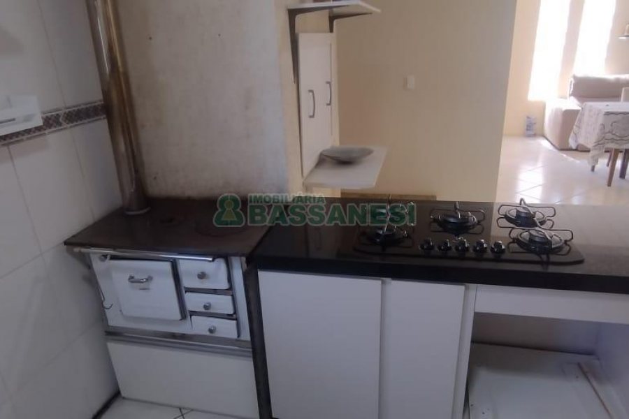 Casa com 126m², 2 dormitórios, 2 vagas, no bairro Rio Branco em Caxias do Sul para Comprar