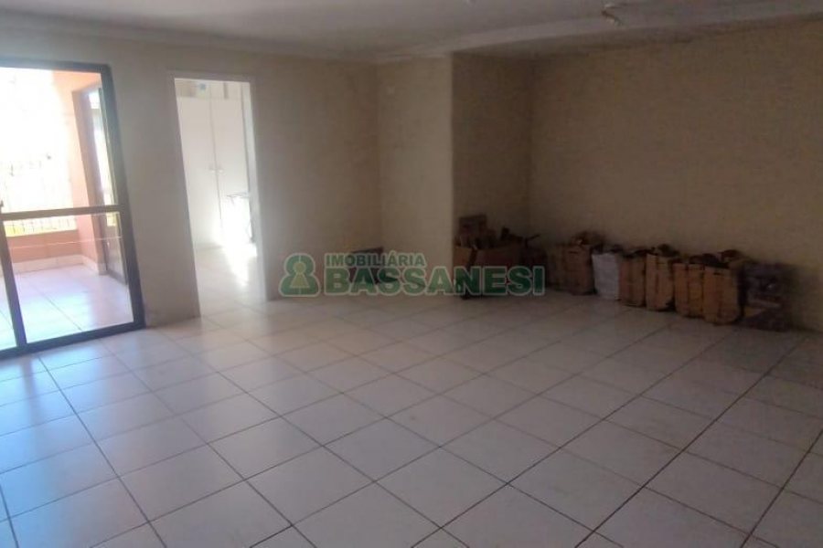 Casa com 126m², 2 dormitórios, 2 vagas, no bairro Rio Branco em Caxias do Sul para Comprar