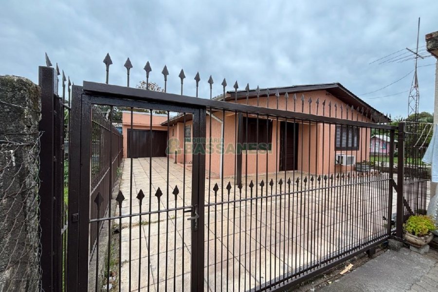 Casa Mobiliada com 140m², 3 dormitórios, 2 vagas, no bairro São Cristóvão em Caxias do Sul para Alugar