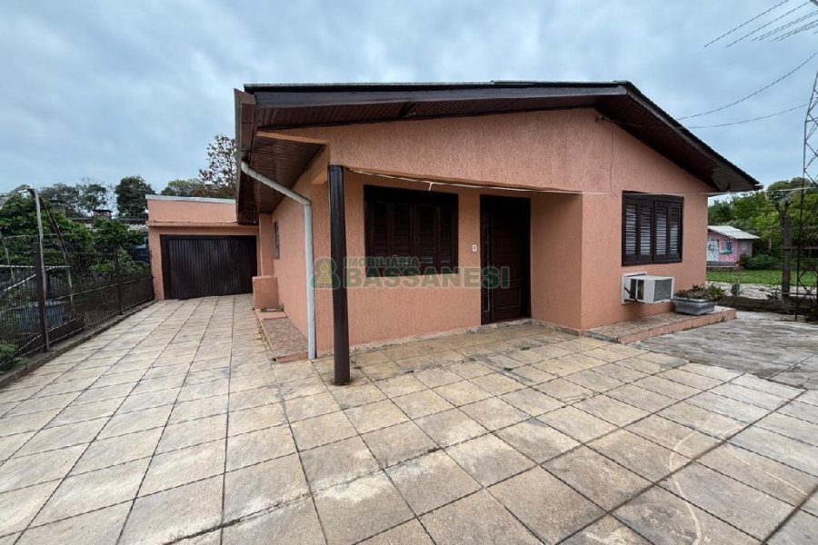 Casa Mobiliada com 140m², 3 dormitórios, 2 vagas, no bairro São Cristóvão em Caxias do Sul para Alugar