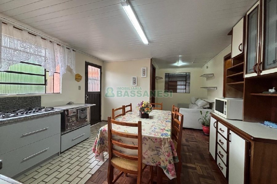 Casa Mobiliada com 140m², 3 dormitórios, 2 vagas, no bairro São Cristóvão em Caxias do Sul para Alugar