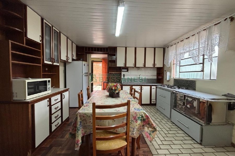 Casa Mobiliada com 140m², 3 dormitórios, 2 vagas, no bairro São Cristóvão em Caxias do Sul para Alugar