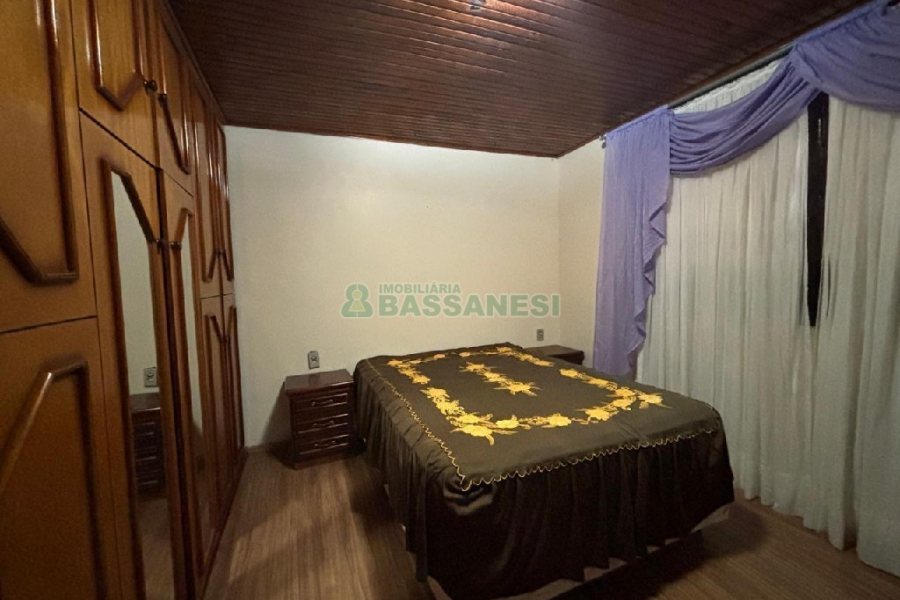 Casa Mobiliada com 140m², 3 dormitórios, 2 vagas, no bairro São Cristóvão em Caxias do Sul para Alugar