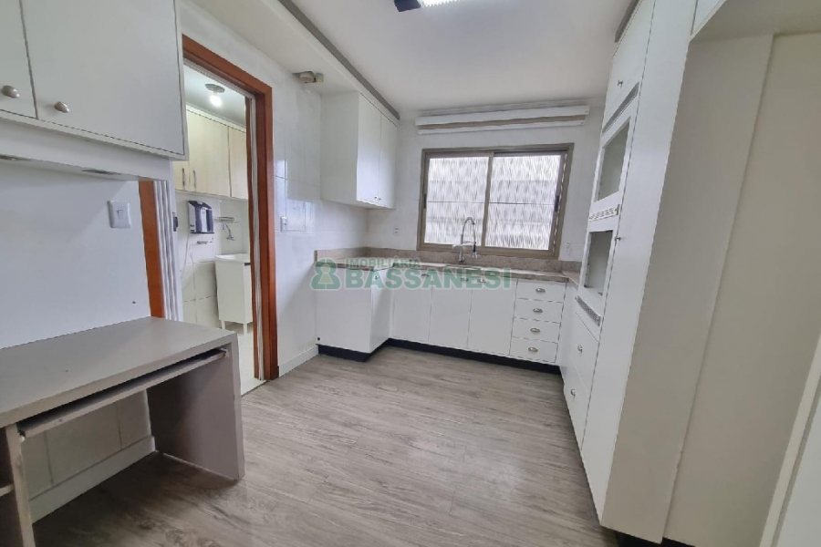 Apartamento com 65m², 2 dormitórios, 1 vaga, no bairro Petrópolis em Caxias do Sul para Alugar