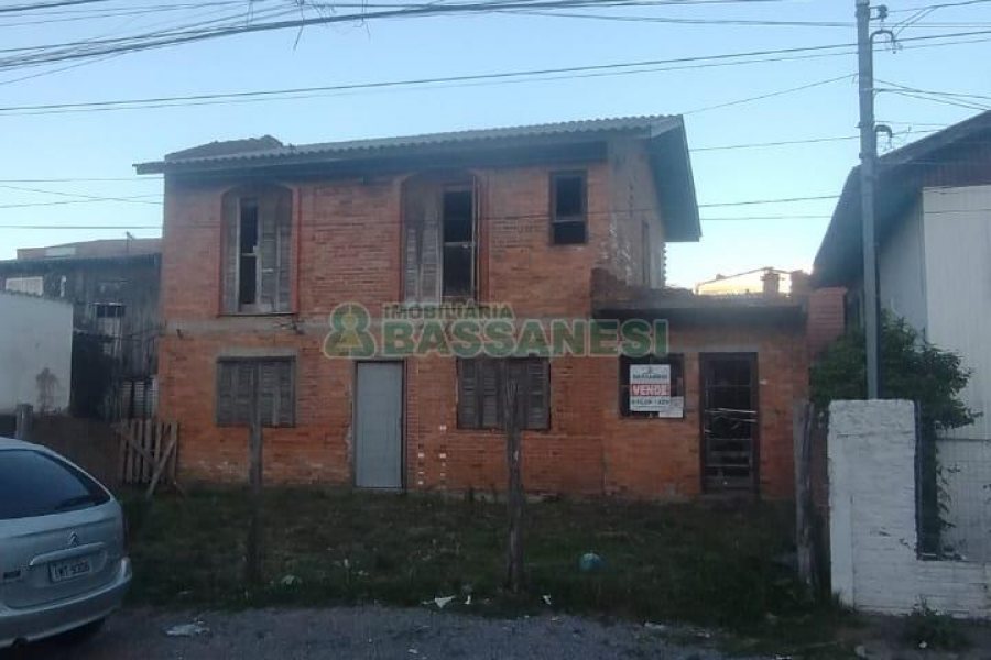 Casa com 230m², 3 dormitórios, 1 vaga, no bairro Pioneiro em Caxias do Sul para Comprar