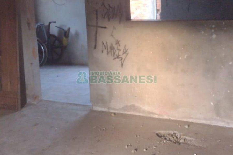 Casa com 230m², 3 dormitórios, 1 vaga, no bairro Pioneiro em Caxias do Sul para Comprar