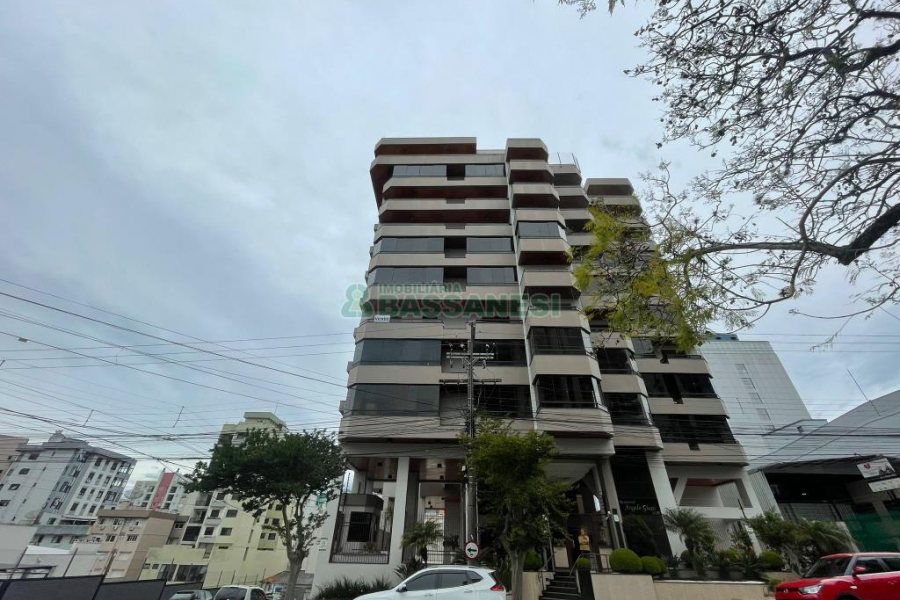 Apartamento com 132m², 3 dormitórios, 2 vagas, no bairro São Pelegrino em Caxias do Sul para Comprar