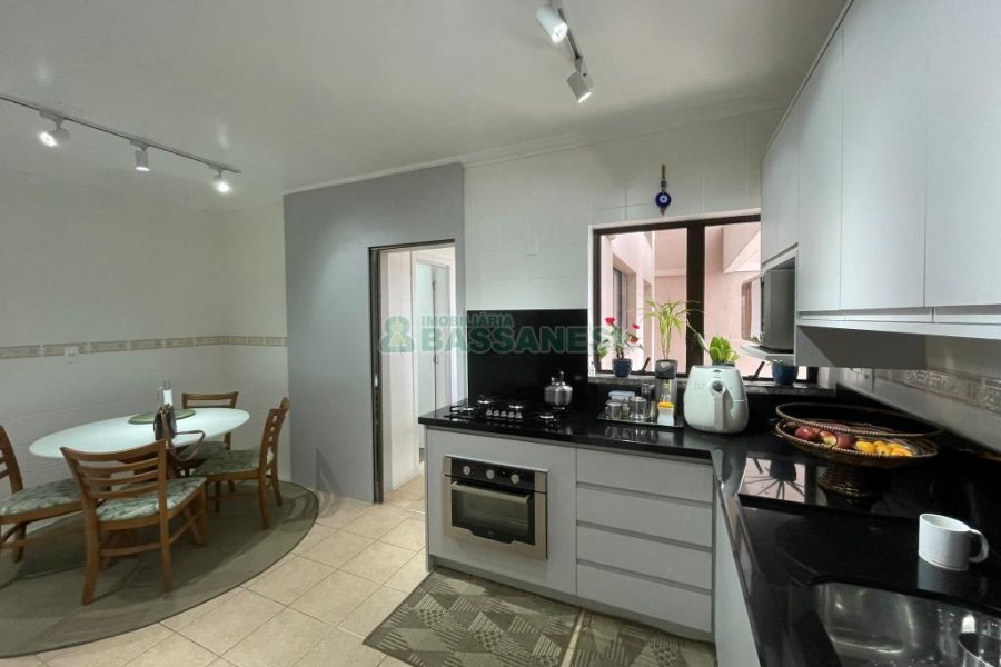 Apartamento com 132m², 3 dormitórios, 2 vagas, no bairro São Pelegrino em Caxias do Sul para Comprar