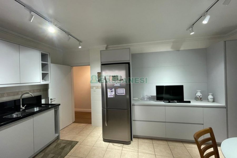 Apartamento com 132m², 3 dormitórios, 2 vagas, no bairro São Pelegrino em Caxias do Sul para Comprar