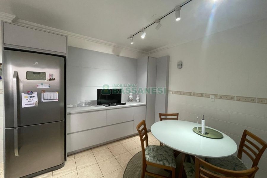 Apartamento com 132m², 3 dormitórios, 2 vagas, no bairro São Pelegrino em Caxias do Sul para Comprar