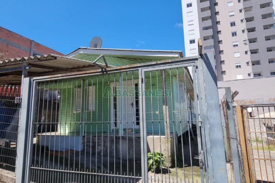 Casa com 100m², 4 dormitórios, 1 vaga, no bairro Nossa Senhora de Fátima em Caxias do Sul para Comprar