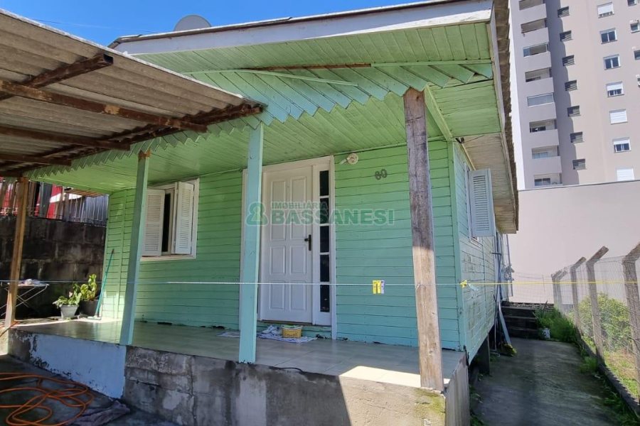 Casa com 100m², 4 dormitórios, 1 vaga, no bairro Nossa Senhora de Fátima em Caxias do Sul para Comprar