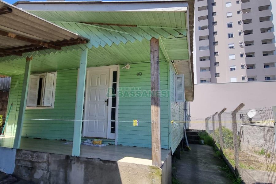 Casa com 100m², 4 dormitórios, 1 vaga, no bairro Nossa Senhora de Fátima em Caxias do Sul para Comprar