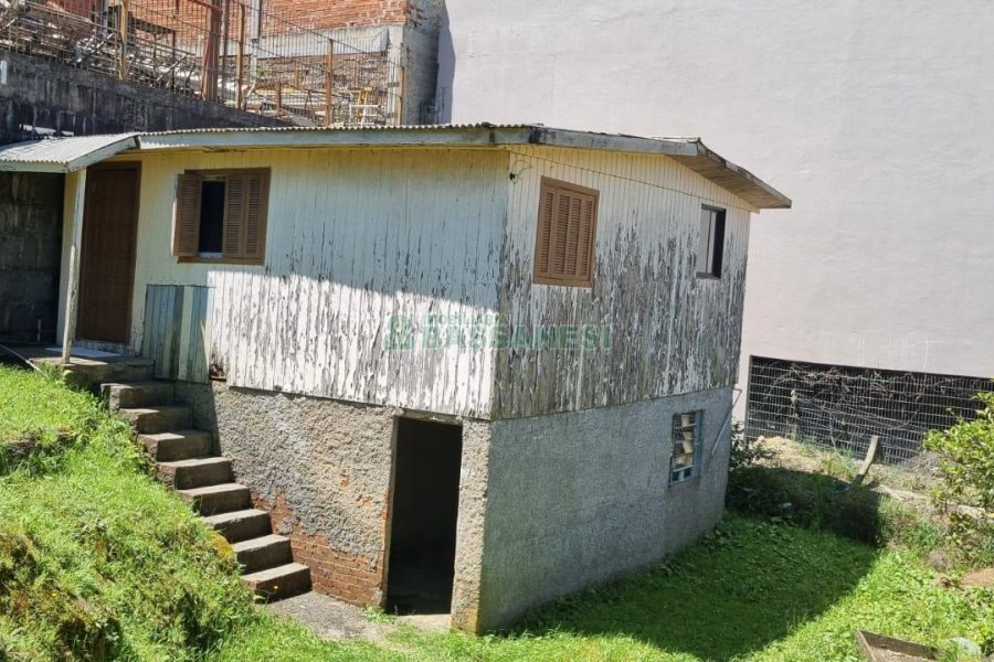 Casa com 100m², 4 dormitórios, 1 vaga, no bairro Nossa Senhora de Fátima em Caxias do Sul para Comprar