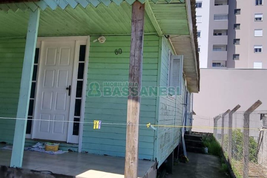 Casa com 100m², 4 dormitórios, 1 vaga, no bairro Nossa Senhora de Fátima em Caxias do Sul para Comprar