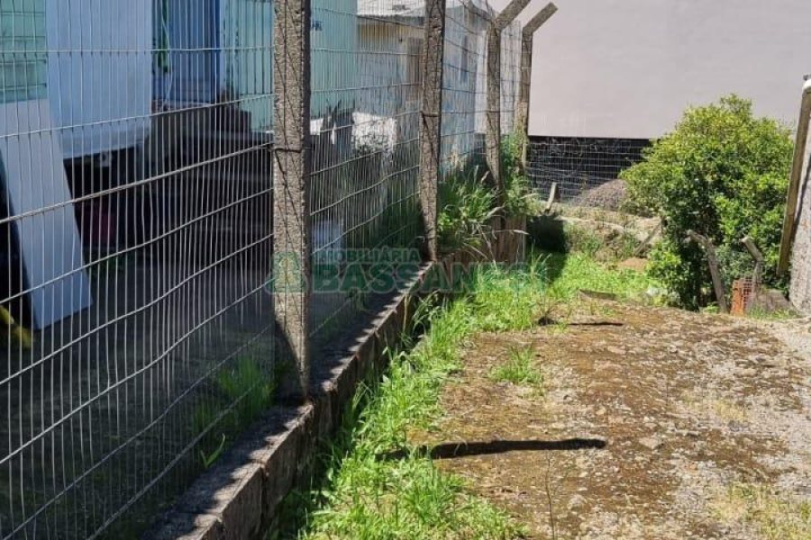 Casa com 100m², 4 dormitórios, 1 vaga, no bairro Nossa Senhora de Fátima em Caxias do Sul para Comprar