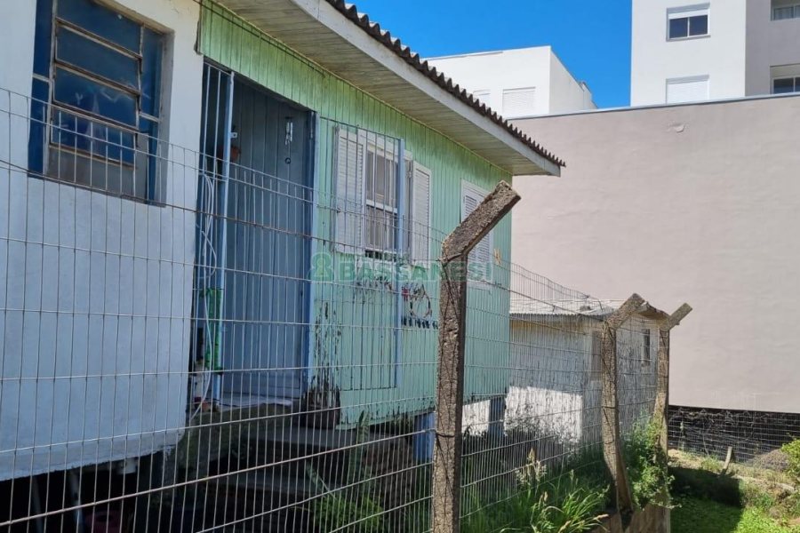 Casa com 100m², 4 dormitórios, 1 vaga, no bairro Nossa Senhora de Fátima em Caxias do Sul para Comprar