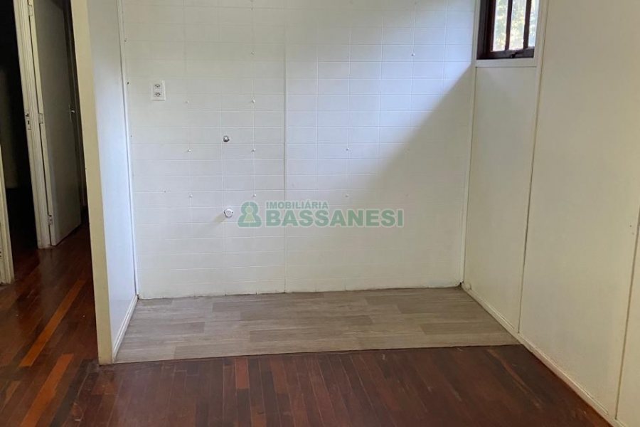 Casa com 98m², 3 dormitórios, no bairro Galópolis em Caxias do Sul para Alugar
