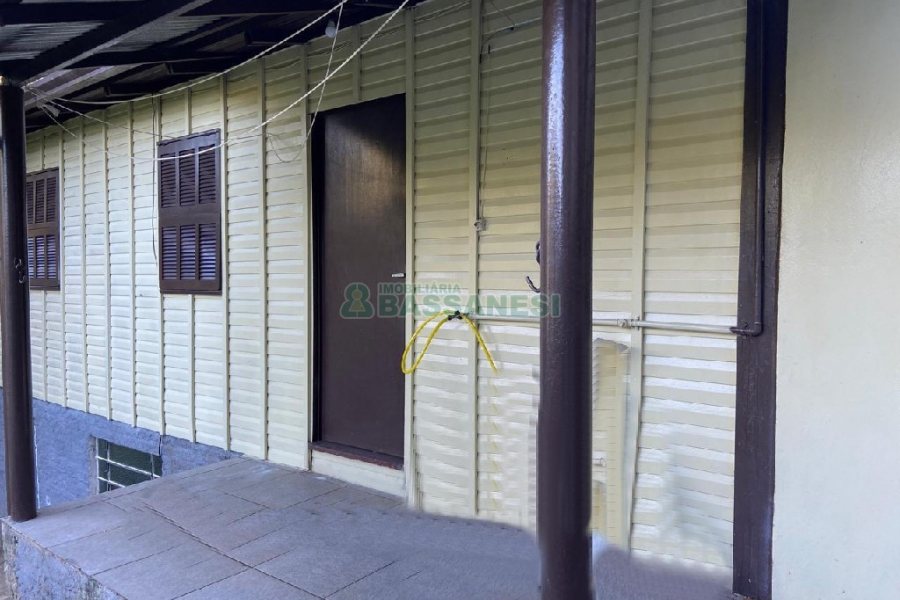 Casa com 98m², 3 dormitórios, no bairro Galópolis em Caxias do Sul para Alugar