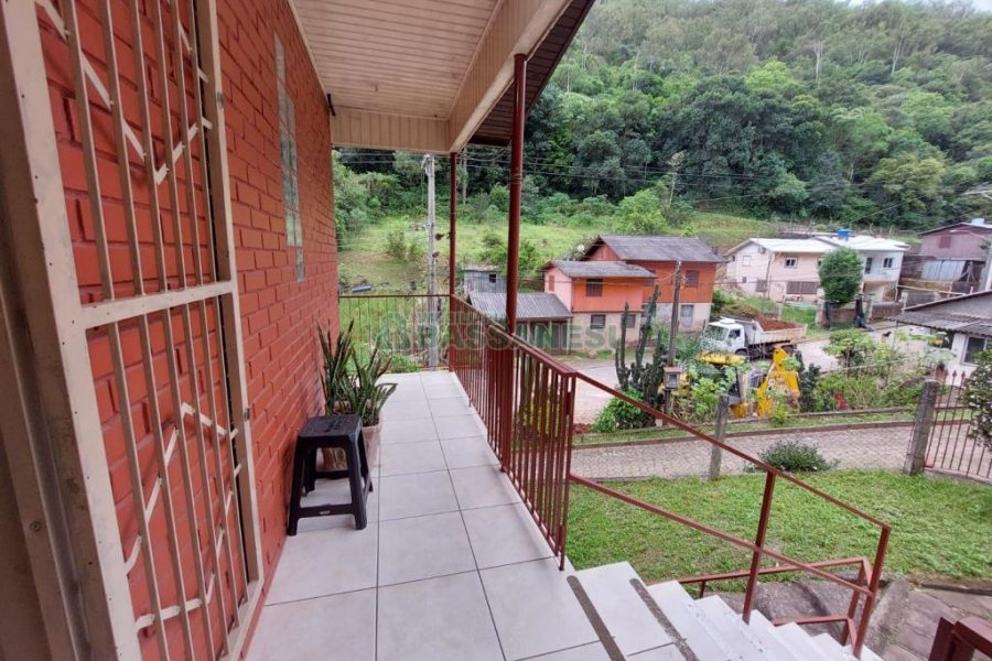 Casa com 290m², 4 dormitórios, 1 vaga, no bairro Galópolis em Caxias do Sul para Comprar