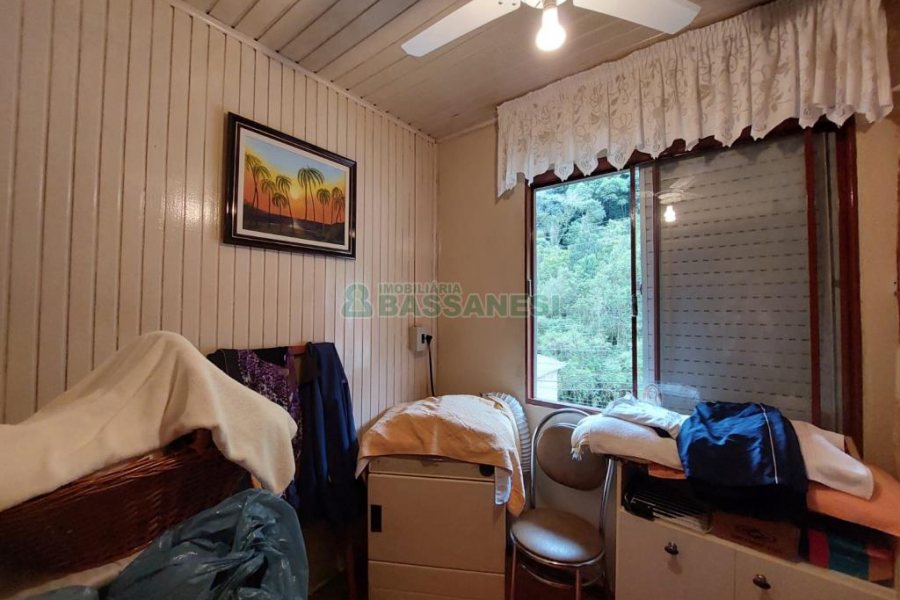 Casa com 290m², 4 dormitórios, 1 vaga, no bairro Galópolis em Caxias do Sul para Comprar