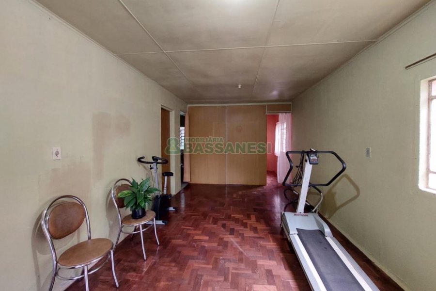 Casa com 290m², 4 dormitórios, 1 vaga, no bairro Galópolis em Caxias do Sul para Comprar