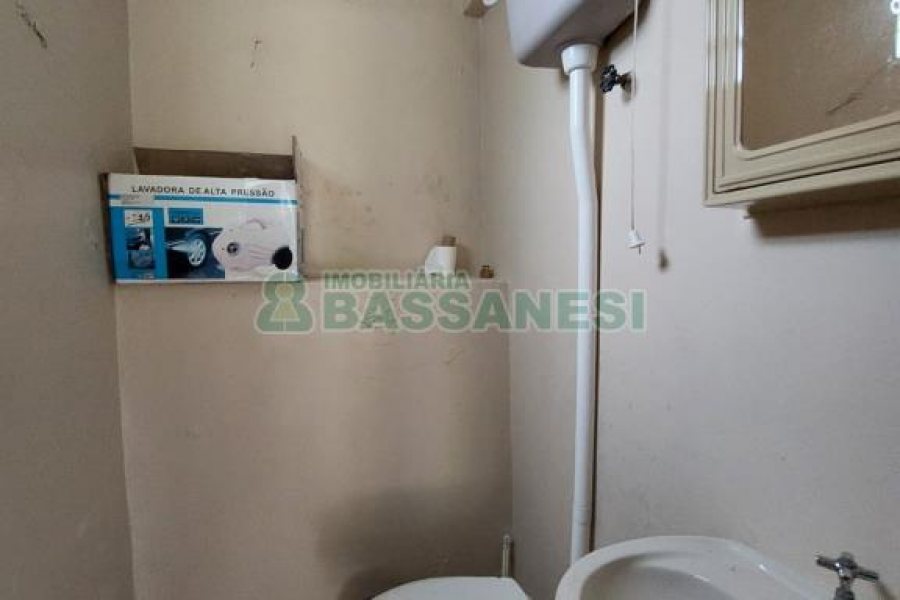 Casa com 290m², 4 dormitórios, 1 vaga, no bairro Galópolis em Caxias do Sul para Comprar