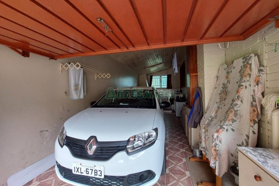 Casa com 290m², 4 dormitórios, 1 vaga, no bairro Galópolis em Caxias do Sul para Comprar