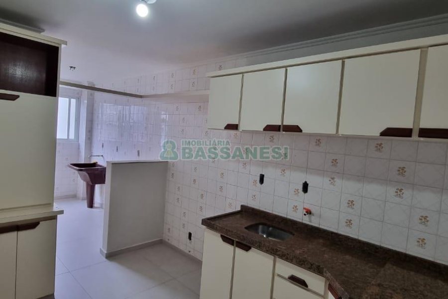 Apartamento com 98m², 3 dormitórios, 1 vaga, no bairro Santa Catarina em Caxias do Sul para Comprar