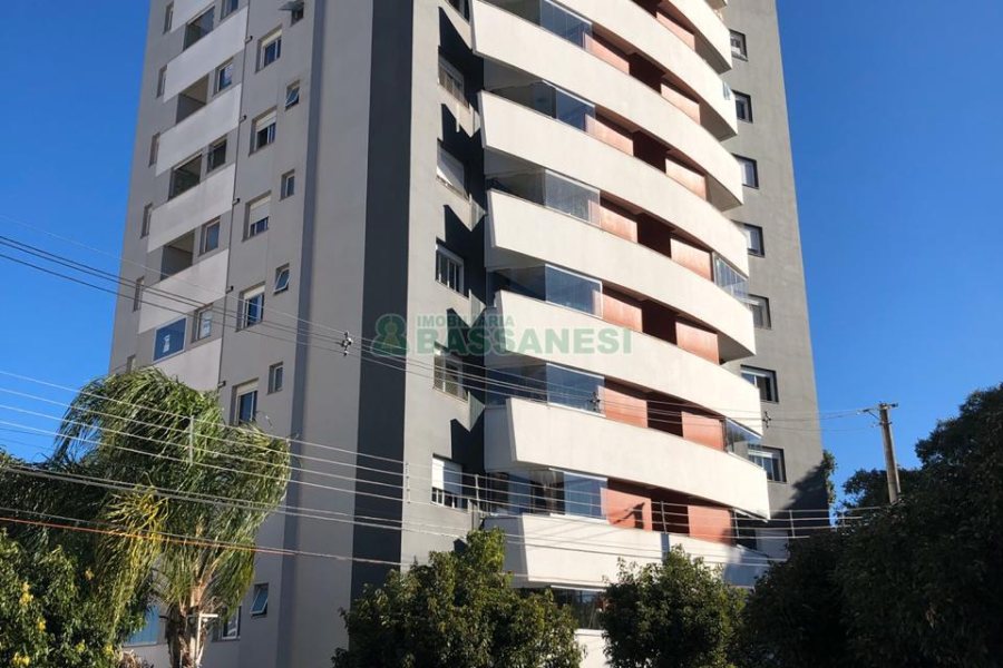 Apto Mobiliado com 60m², 2 dormitórios, 1 vaga, no bairro Charqueadas em Caxias do Sul para Alugar